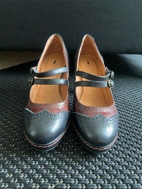 Schuler and Sons Two-Tone Black and Brown Mary Jane heels